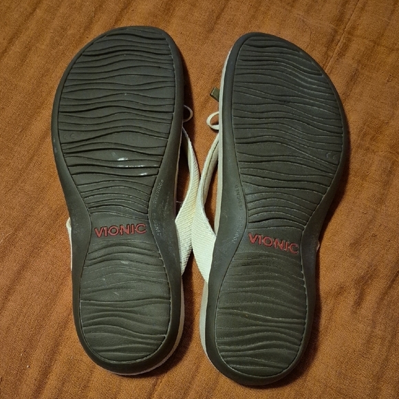 Vionic Women's Tan Sandals with Bow Accent - Picture 3 of 5